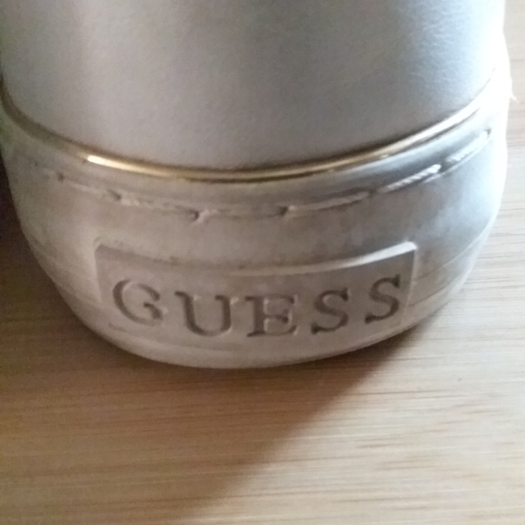 White and gold guess running shoes - Picture 5 of 8